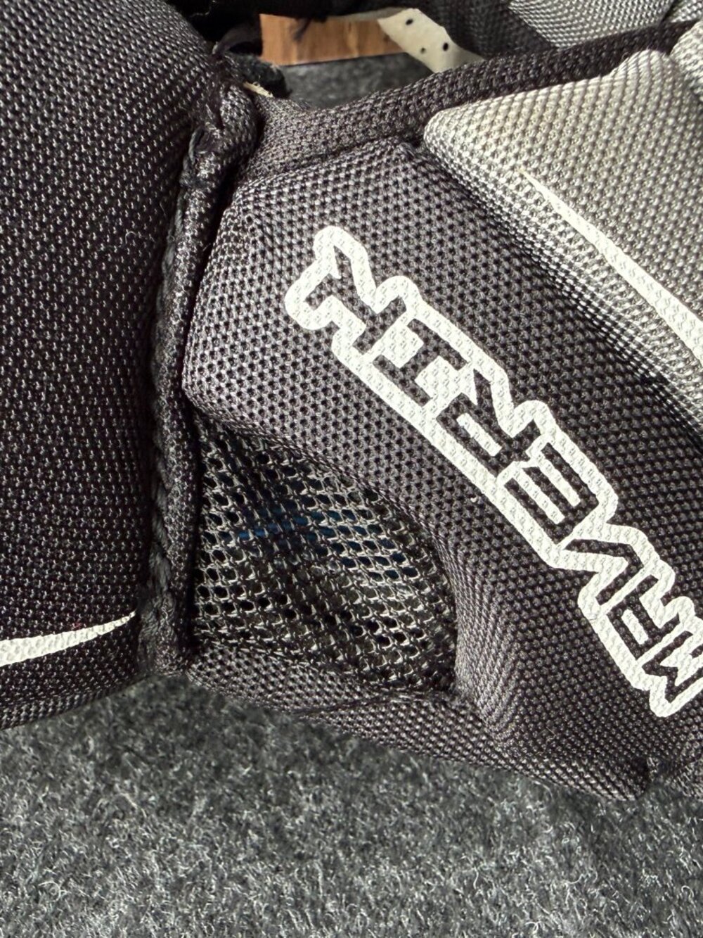 Maverik Charger Youth Lacrosse Gloves Medium 12" - Picture 4 of 10
